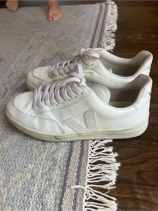 Veja Shoes - Veja White Leather Low-Top Sneakers